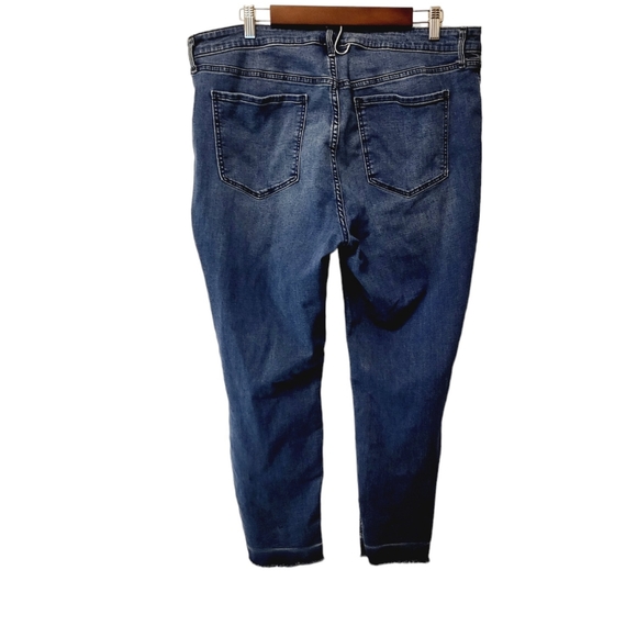 Old navy Rockstar skinny ankle - Picture 2 of 5